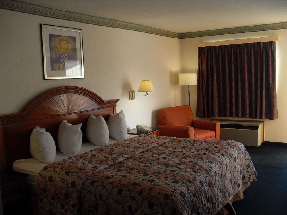 Days Inn By Wyndham Maumee/Toledo Zewnętrze zdjęcie